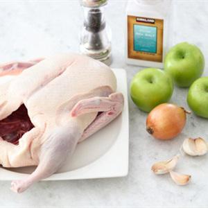 Cách làm vịt nướng nhồi táo
