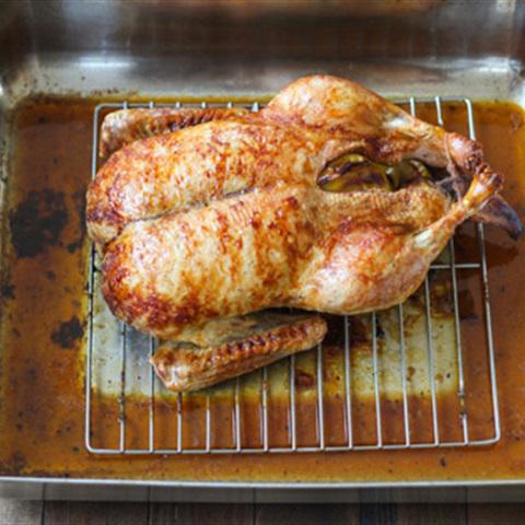 Cách làm vịt nướng nhồi táo