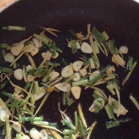 Cách làm vịt xào củ cải muối