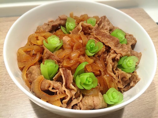 Vô tư làm mousse nhân xoài chua ngọt tới ứa nước miếng mà không cần lò nướng