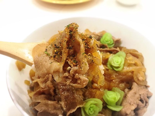 Vô tư làm mousse nhân xoài chua ngọt tới ứa nước miếng mà không cần lò nướng