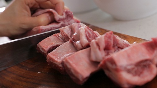 Xà lách cuốn thịt hấp dẫn cho bữa ăn gia đình