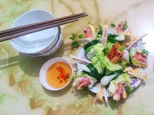 Xà lách cuốn tôm