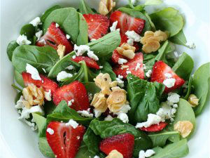 Xà lách dâu tây hạnh nhân