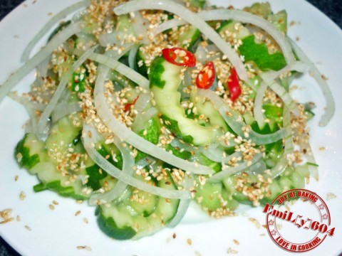 Xà lách dưa leo mè rang