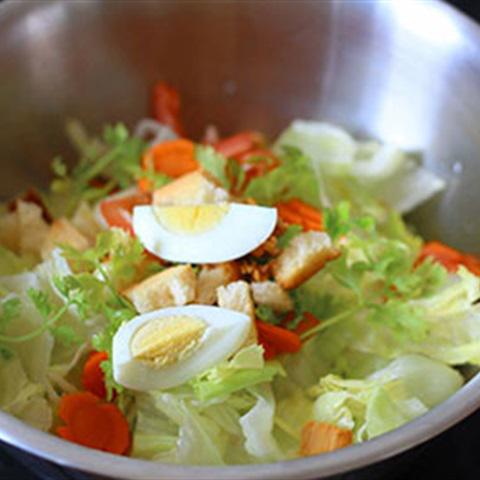 Cách làm xà lách trộn trứng