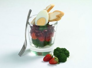 Xà lách trứng dâu tây