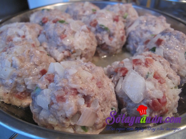 Xíu mại chiên xốt cà chua hấp dẫn