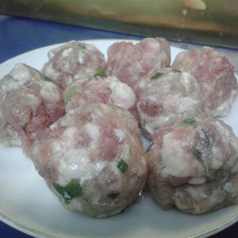 Cách làm xíu mại sốt cà chua