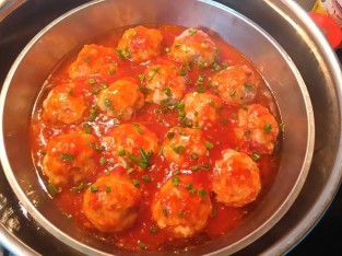 Xíu mại thịt viên sốt cà chua