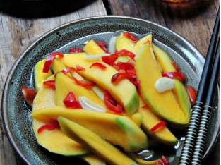 Xoài ngâm nước mắm