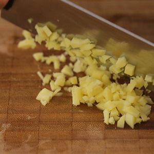 Cách làm xôi bọc củ sen