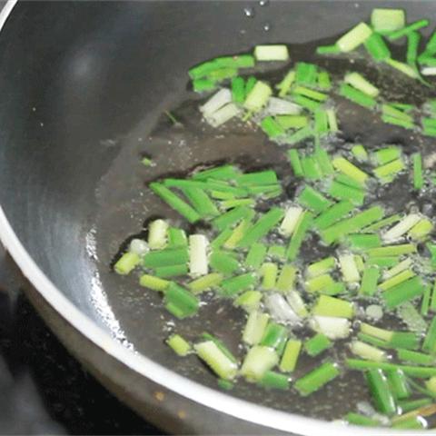 Cách làm xôi bọc trứng muối