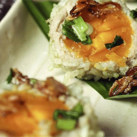 Cách làm xôi bọc trứng muối