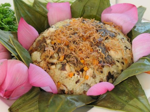 Xôi cá rô hấp lá sen