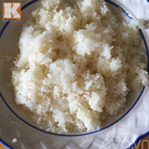 Cách làm xôi chiên giòn sốt tôm