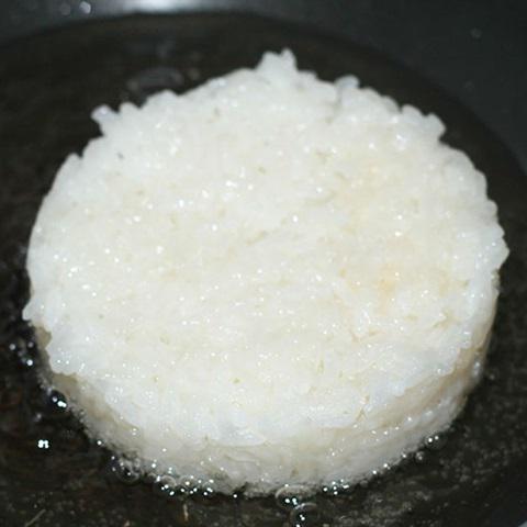 Cách làm xôi chiên kẹp thịt ba chỉ