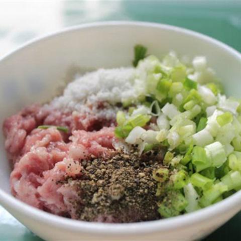 Cách làm xôi chiên kẹp thịt rau củ