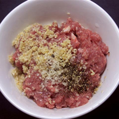 Cách làm xôi cuộn thịt băm