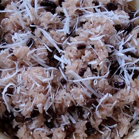 Cách làm xôi đậu đen dừa nạo