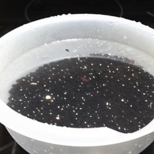 Cách làm xôi đậu đen