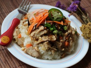 Xôi gà sốt nước tương