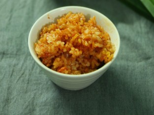 Xôi gấc muối vừng