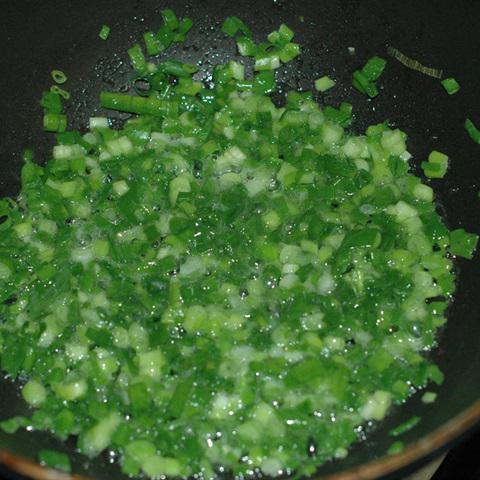 Cách làm xôi khoai mì với lạp xưởng