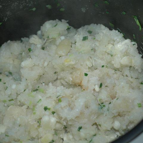 Cách làm xôi khoai mì với lạp xưởng