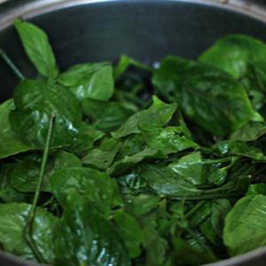 Cách làm xôi lá cẩm hạt sen