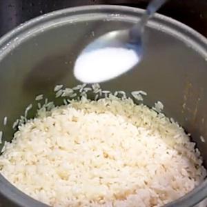 Cách làm xôi lá dứa hạt sen