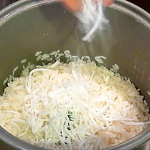 Cách làm xôi lá dứa hạt sen