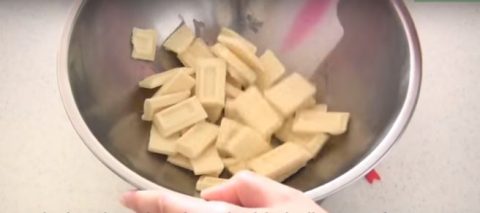 Xôi lá dứa bọc bánh tráng – món ăn tuổi thơ