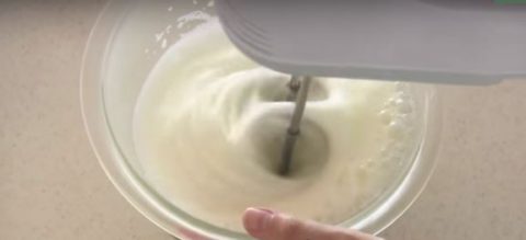 Xôi lá dứa bọc bánh tráng – món ăn tuổi thơ