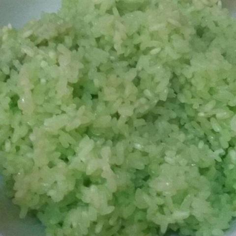 Cách làm xôi lá dứa bọc trứng cút