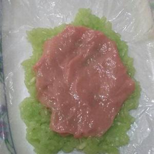 Cách làm xôi lá dứa bọc trứng cút