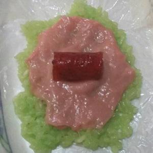 Cách làm xôi lá dứa bọc trứng cút