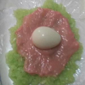 Cách làm xôi lá dứa bọc trứng cút