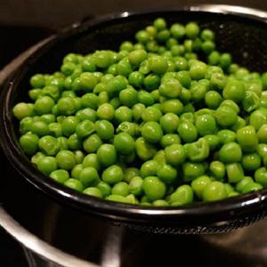 Cách làm xôi lạp xưởng đậu Hà Lan