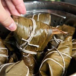 Cách làm xôi mặn gói lá