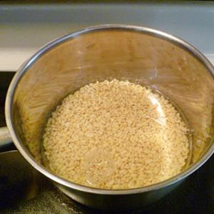 Cách làm xôi nếp cẩm kẹp bánh tráng ngọt