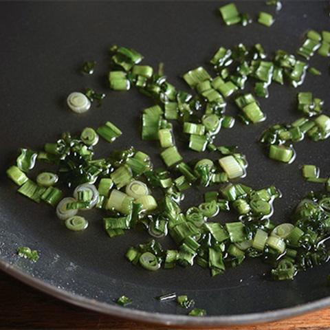 Cách làm xôi nếp cẩm kẹp bánh tráng ngọt