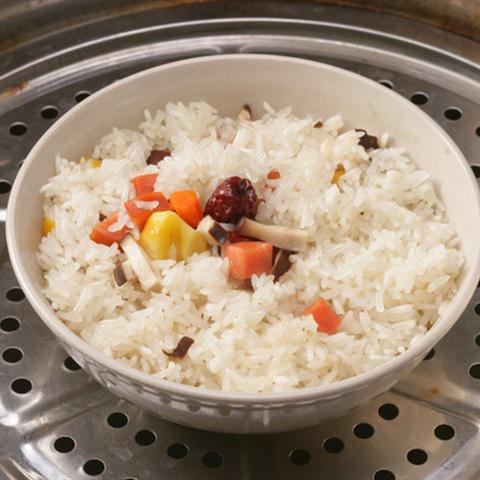 Cách làm xôi ngũ vị nhồi gà nướng muối