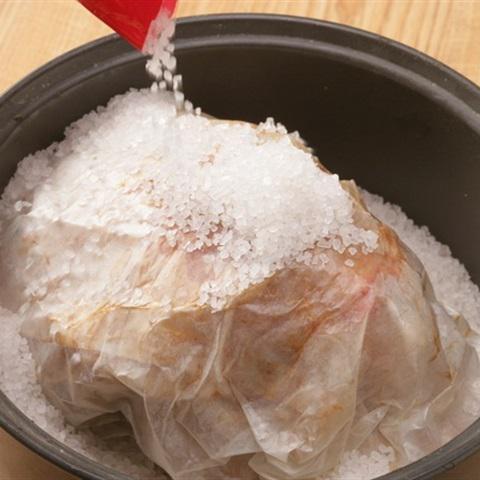 Cách làm xôi ngũ vị nhồi gà nướng muối