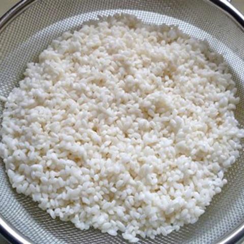 Cách làm xôi nướng cuộn lạp xưởng