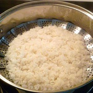 Cách làm xôi nướng cuộn lạp xưởng