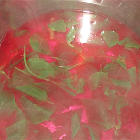 Cách làm xôi tím lá cẩm