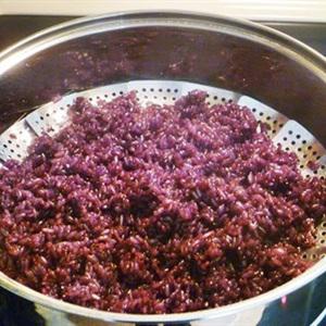 Cách làm xôi tím lá cẩm