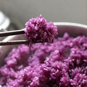 Cách làm xôi tím lá cẩm