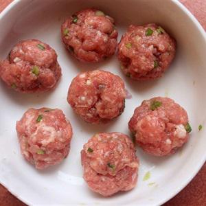 Cách làm xôi viên thịt hấp